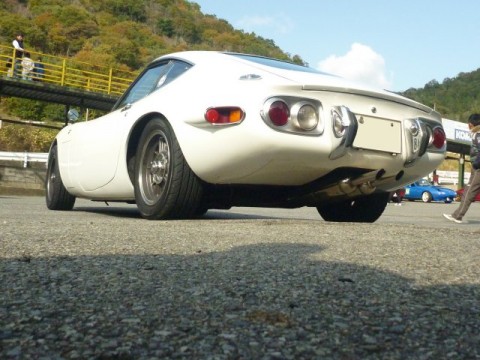 toyota_2000gt_rear